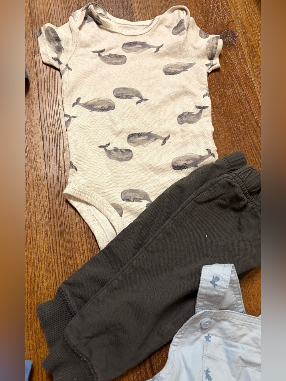 Four Outfits - Picture 5 of 9